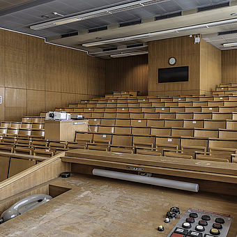 #68 Atominstitut Lehrsaal, Format: 105x70, 50€ (M.S.)