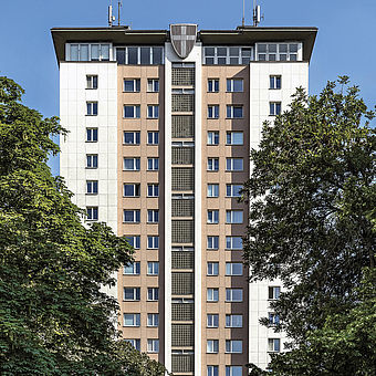 #09 Matzleinsdorfer Hochhaus, Format: 105x150, Gebot: 50€ (P.K.)