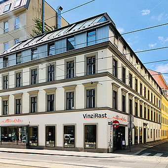 VinziRast-mittendrin-Hausfassade fotografiert von Katharina Kaiser